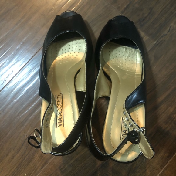 Via Accenti Heels - Picture 2 of 2